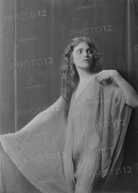 Miss Marie Goff, portrait photograph, 1918 Sept. 16. Creator: Arnold Genthe.