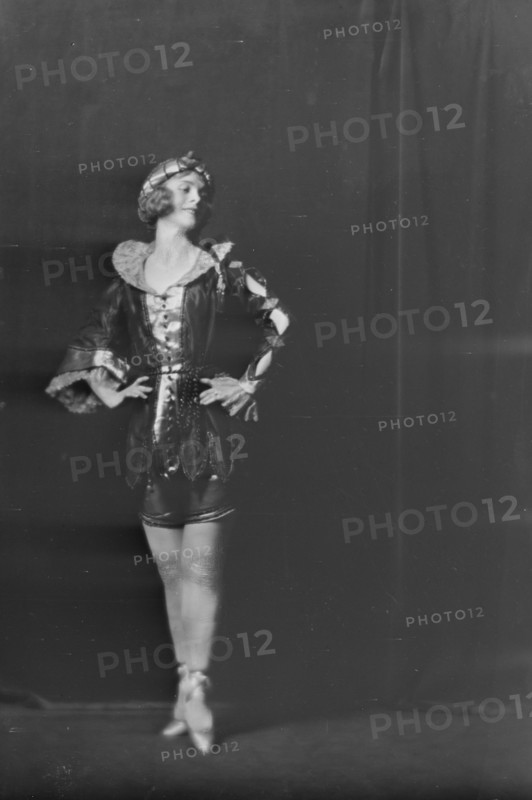 Mrs. Gugi, (Marion Vardi), between 1918 and 1922. Creator: Arnold Genthe.