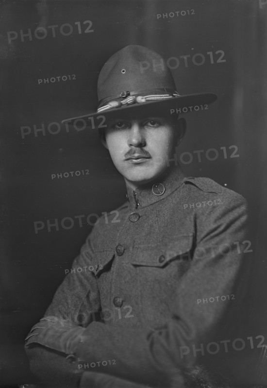 Harold Harvey, portrait photograph, 1918 Nov. Creator: Arnold Genthe.
