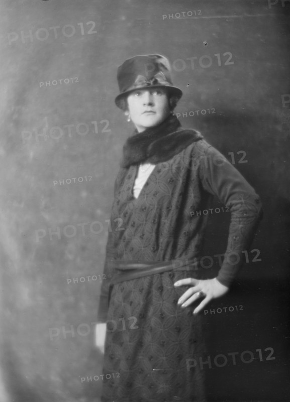 Mrs. S.N. Hinckley, portrait photograph, 1919 May 2. Creator: Arnold Genthe.