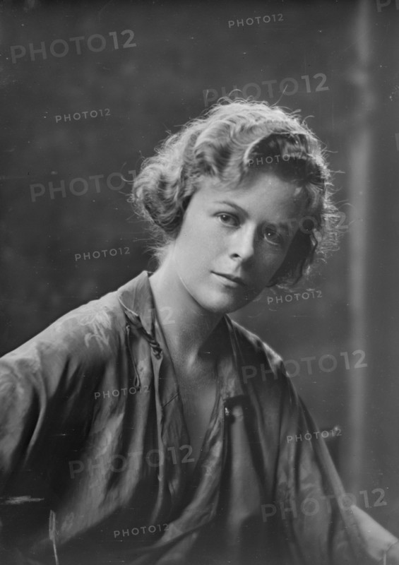 Miss Elizabeth Houghton, portrait photograph, 1919 June 17. Creator: Arnold Genthe.