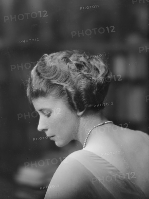 Miss M. Kelsey, portrait photograph, 1917 Dec. 6. Creator: Arnold Genthe.