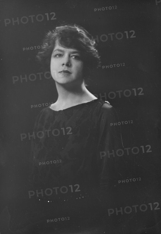 Mrs. Kemp, portrait photograph, 1919 Jan. or Feb. Creator: Arnold Genthe.
