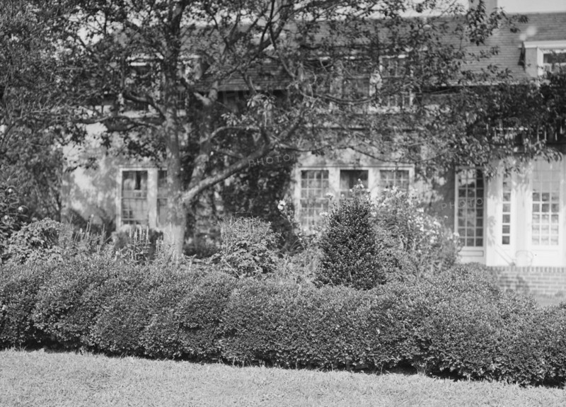 Residence of Mr. Hamilton King, between 1911 and 1934. Creator: Arnold Genthe.