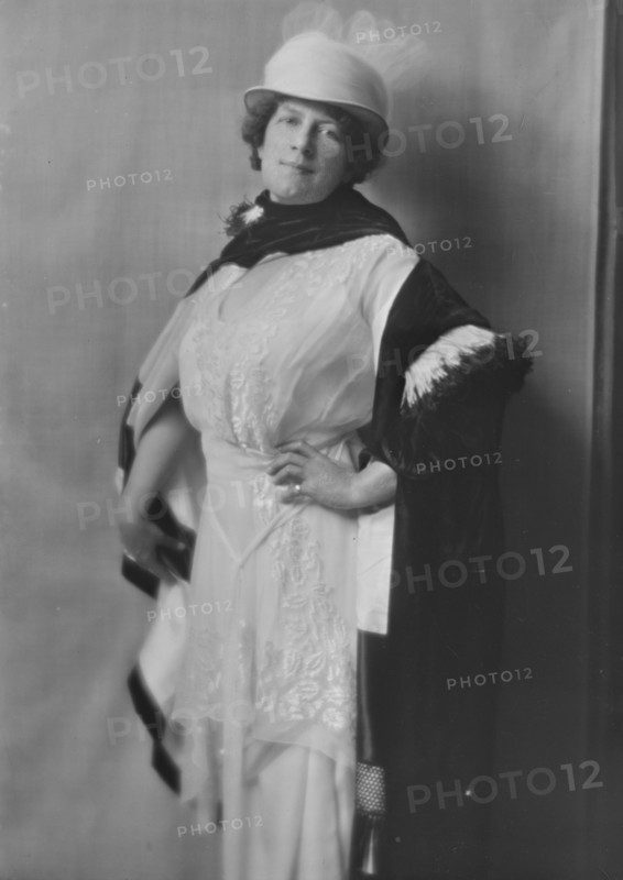 Miss Katherine Locke, portrait photograph, 1918 June 19. Creator: Arnold Genthe.