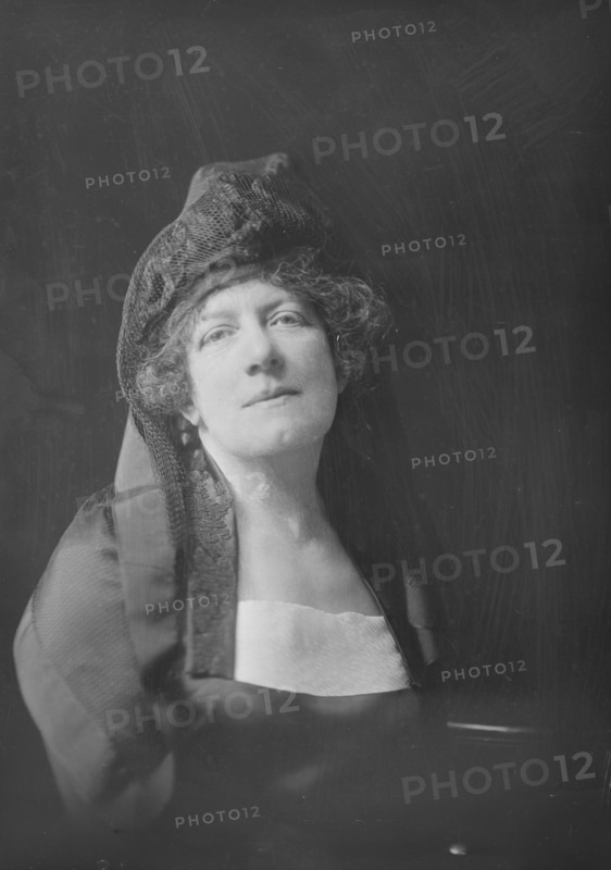 Miss Katherine Locke, portrait photograph, 1919 Mar. 5. Creator: Arnold Genthe.