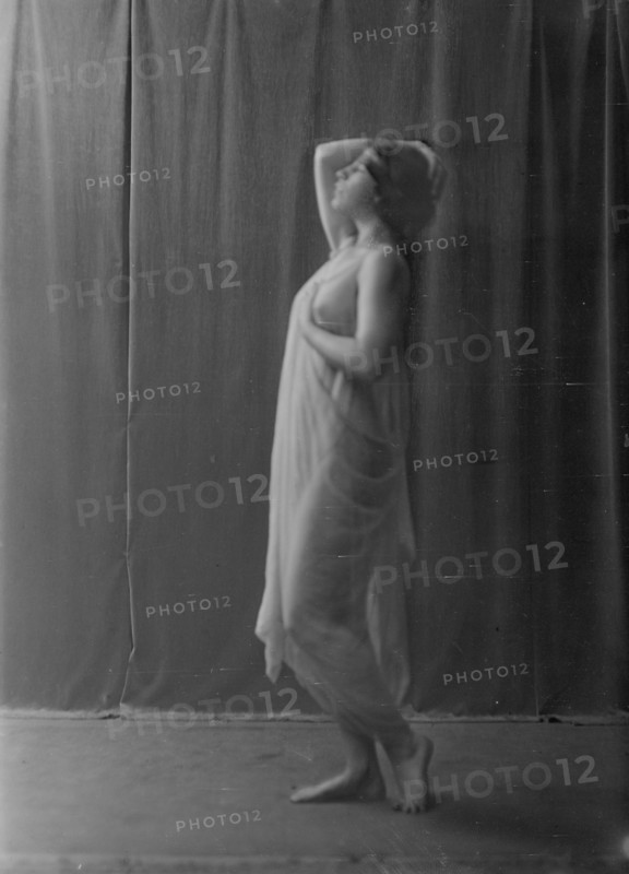 Miss Aurah Melnor, 1918 Sept. 6. Creator: Arnold Genthe.