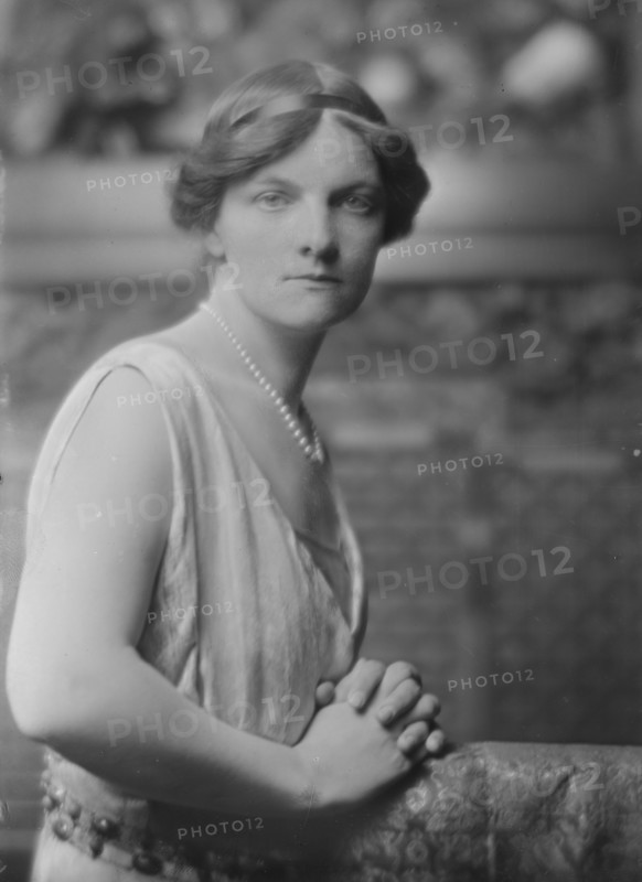 Mrs. Eugene Meyer Jr., portrait photograph, 1918 July 2. Creator: Arnold Genthe.