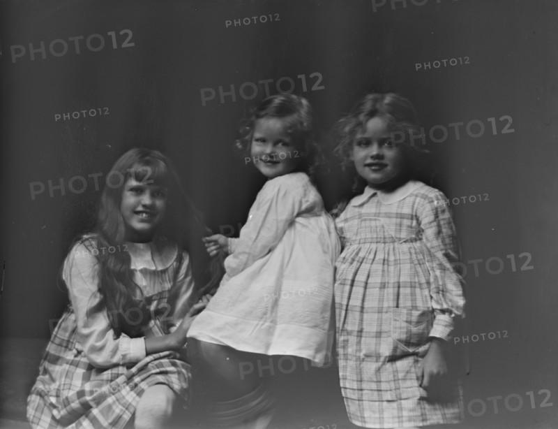 Children of Wilhelm Meyer, portrait photograph, 1919 Oct. 4. Creator: Arnold Genthe.