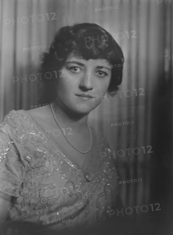 Mrs. Ruth Frances Miller, portrait photograph, 1918 July 13. Creator: Arnold Genthe.
