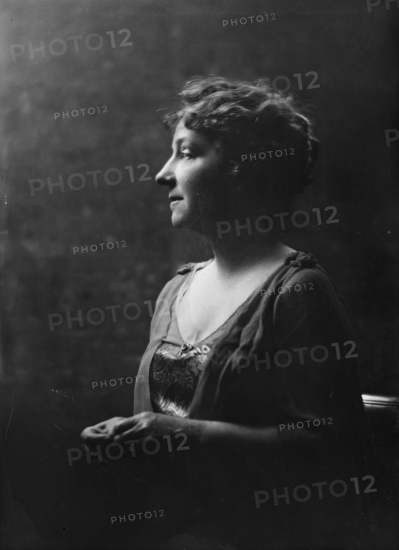 Mrs. George Moffett, portrait photograph, 1919 Oct. 18. Creator: Arnold Genthe.