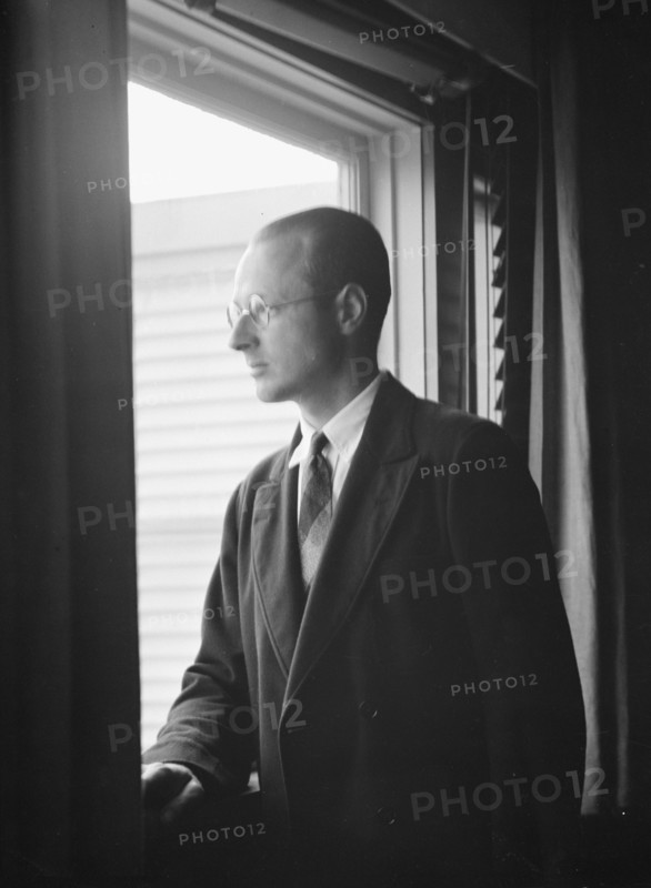 William Muschenheim, portrait photograph, between 1911 and 1942. Creator: Arnold Genthe.