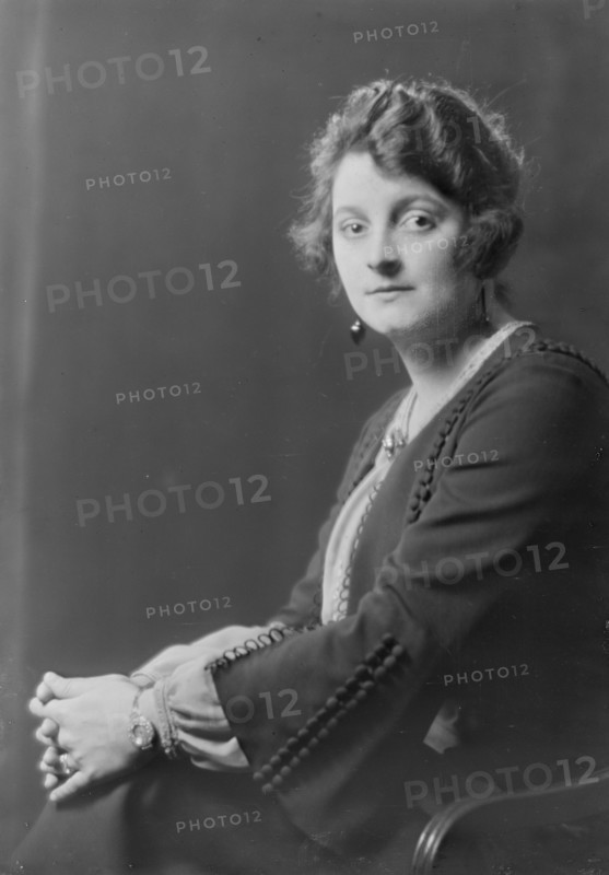 Mrs. Pierce, portrait photograph, 1918 Oct. 8. Creator: Arnold Genthe.