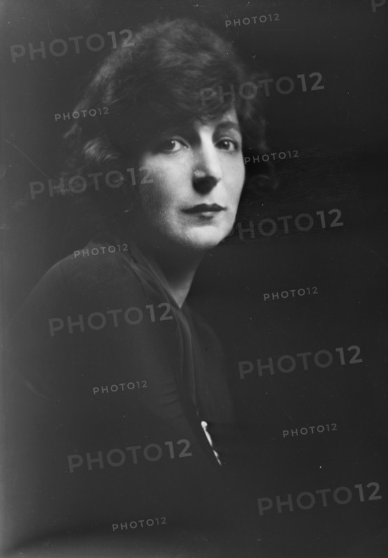Mrs.Pollock, portrait photograph, 1919 Oct. 30. Creator: Arnold Genthe.