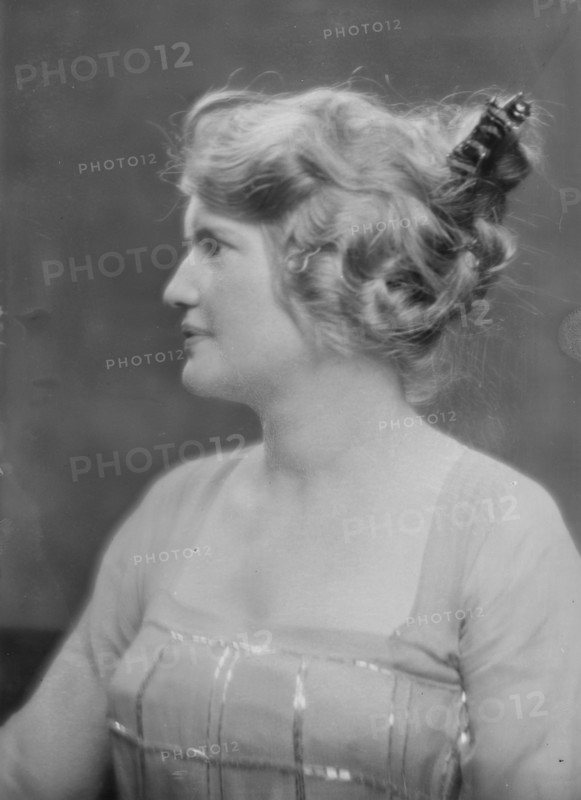 Miss Sally Prescott, portrait photograph, 1919 June 2. Creator: Arnold Genthe.