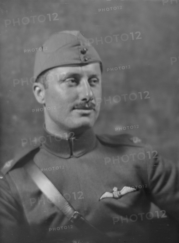 Lieutenant John Renne, portrait photograph, 1918 May. Creator: Arnold Genthe.