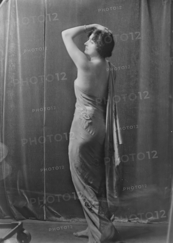 Miss Flore Revalles, portrait photograph, 1918 Sept. 26. Creator: Arnold Genthe.