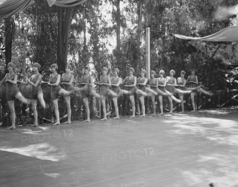 Ruth St. Denis dancers, between 1910 and 1935. Creator: Arnold Genthe.