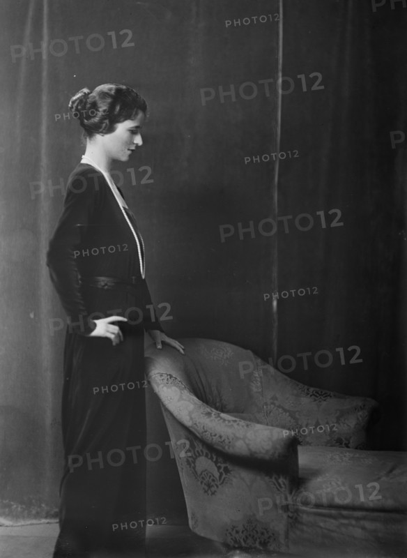 Mrs. A.R. Seligman, portrait photograph, 1918 Oct. 29. Creator: Arnold Genthe.