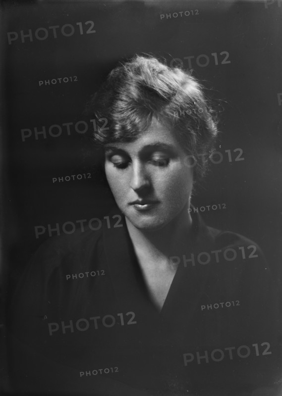 Mrs. William A. Slater, portrait photograph, 1919 Oct. 8. Creator: Arnold Genthe.