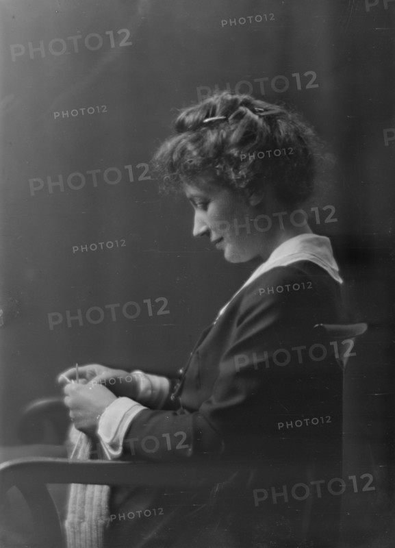Mrs. E. Terry Smith, (Miss Ethel Walker), portrait photograph, 1918 Oct. 9. Creator: Arnold Genthe.
