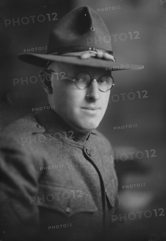 Mr. Vernon Smith, portrait photograph, 1918 Dec. 15. Creator: Arnold Genthe.
