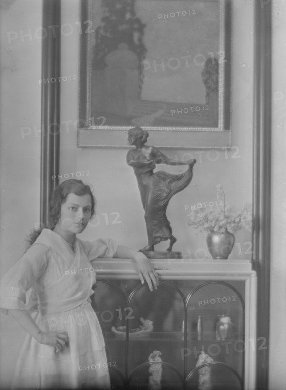 Mrs. Harris Stoehr, portrait photograph, 1918 June 3. Creator: Arnold Genthe.