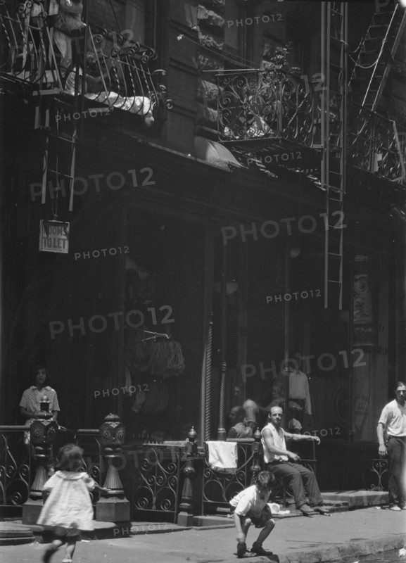 Street scene in an American city, between 1896 and 1942. Creator: Arnold Genthe.