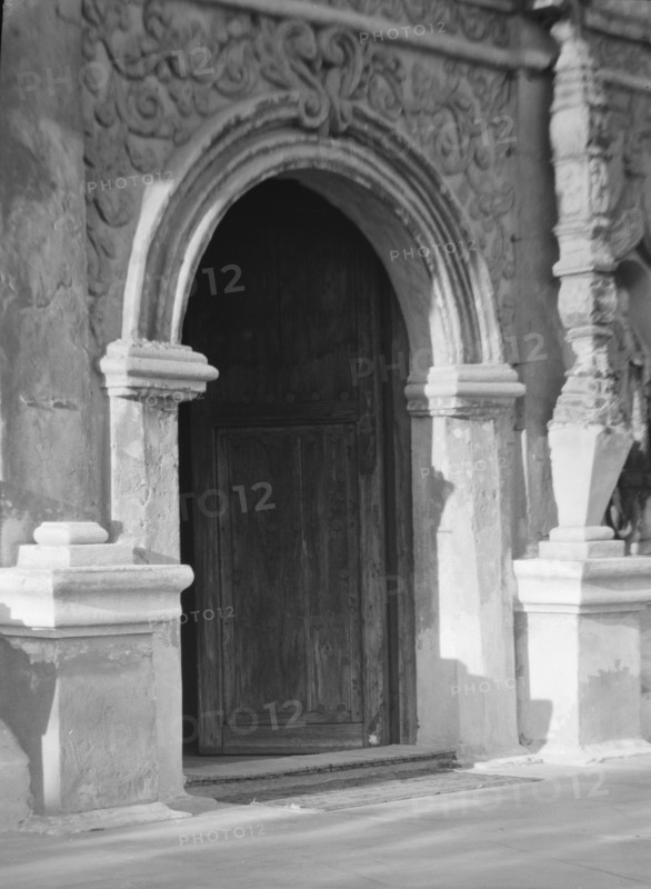 Travel views of the American Southwest, between 1899 and 1928. Creator: Arnold Genthe.