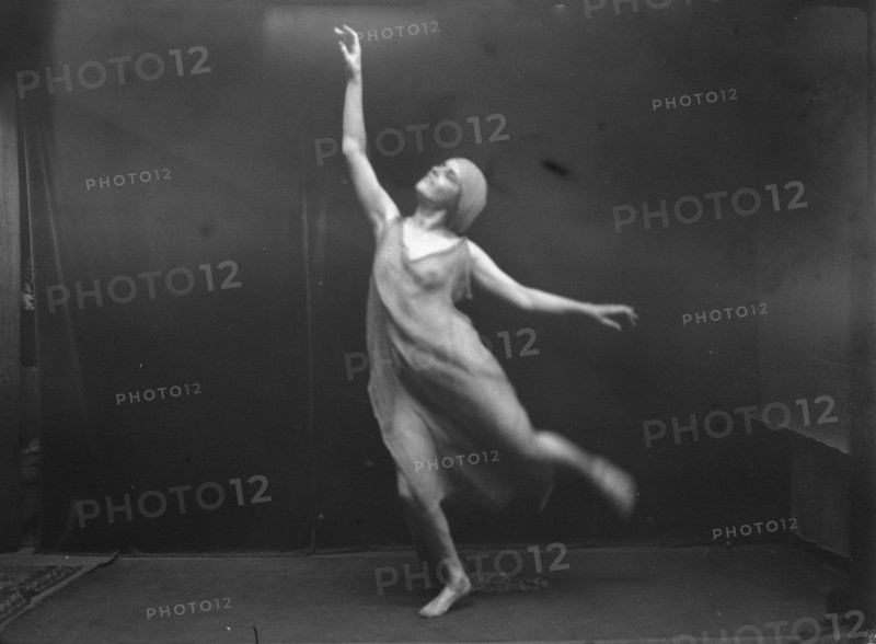 Unidentified dancer, possibly an Elizabeth Duncan dancer, between 1911 and 1942. Creator: Arnold Genthe.