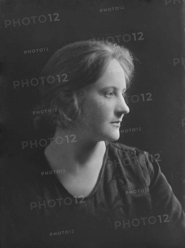 Miss Florence Von Wien, portrait photograph, 1919 Feb. 19. Creator: Arnold Genthe.