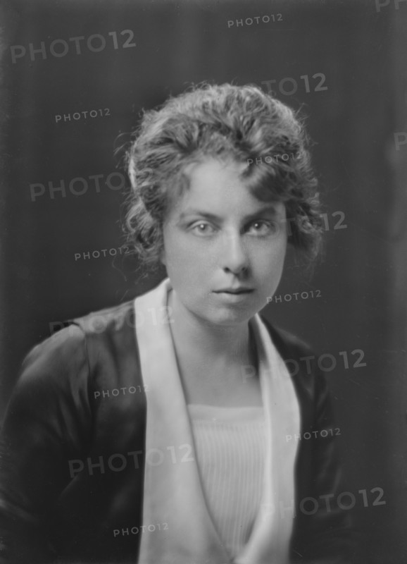 Miss Helen Wilson, portrait photograph, 1918 July 3. Creator: Arnold Genthe.