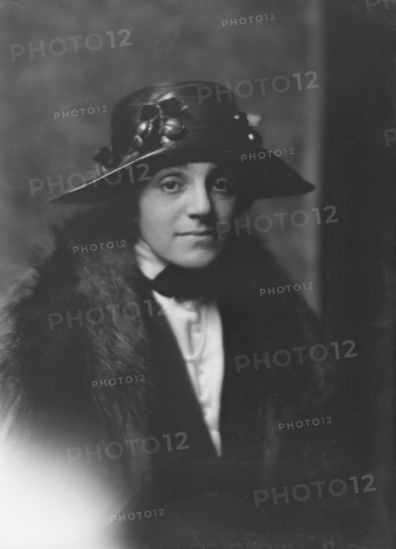 Mrs. J.A. Wise, (formerly Mrs. M. Stern), portrait photograph, 1918 Feb. 14. Creator: Arnold Genthe.