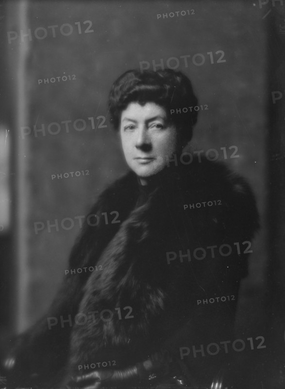 Montant, Jules, Mrs., portrait photograph, 1916 Jan. 19. Creator: Arnold Genthe.