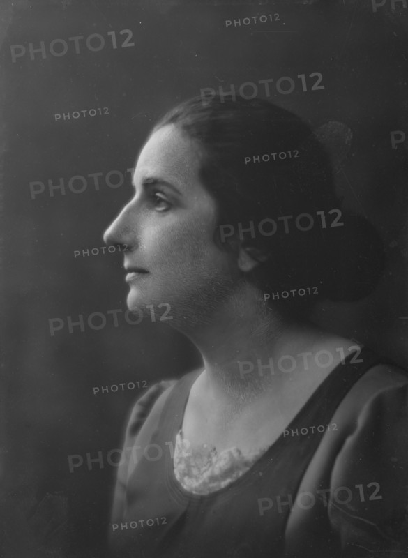Parkhurst, Genevieve, Mrs., portrait photograph, 1917 Nov. 9. Creator: Arnold Genthe.