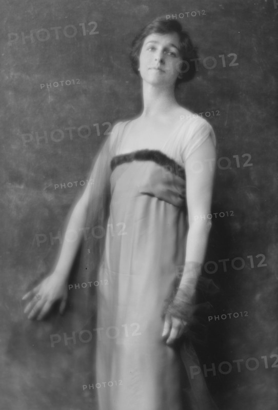Schaffer, Edward, Mrs., portrait photograph, 1915. Creator: Arnold Genthe.