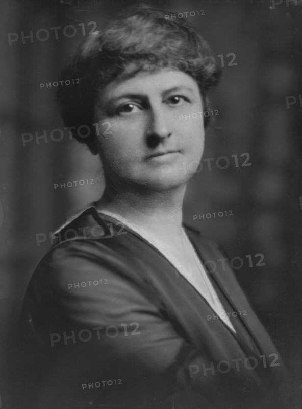 Selden, S.L., Mrs., portrait photograph, 1915. Creator: Arnold Genthe.