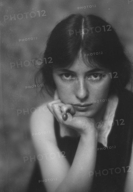 Thaw, Evelyn Nesbit, Mrs., portrait photograph, between 1913 and 1942. Creator: Arnold Genthe.