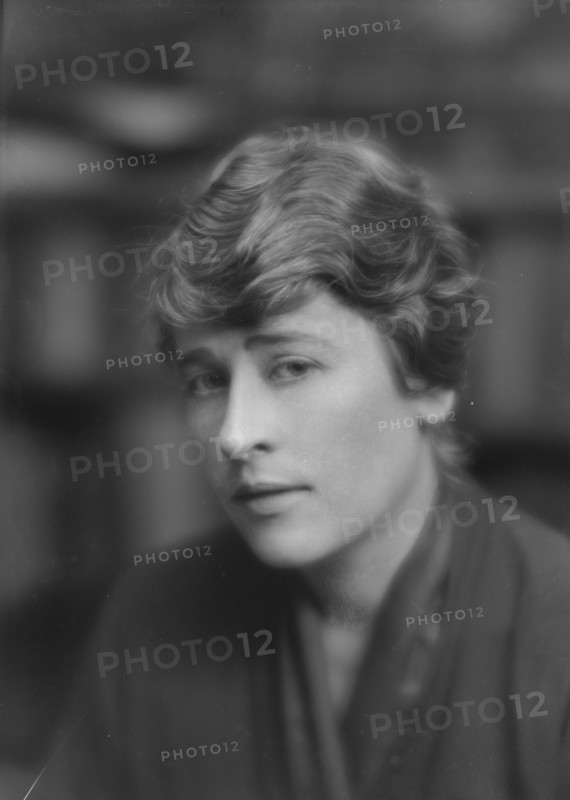 Ward, Marion, Mrs., portrait photograph, 1916 May 1. Creator: Arnold Genthe.