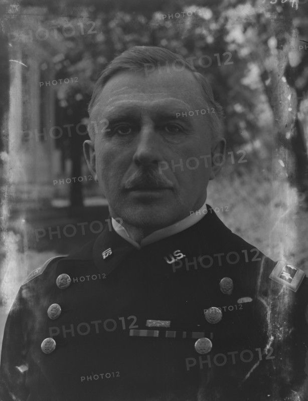 Wood, Leonard M., Major General, portrait photograph, 1916. Creator: Arnold Genthe.