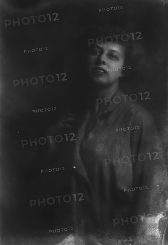 Young, Robert Percy, Mrs., portrait photograph, 1916 Feb. 11. Creator: Arnold Genthe.