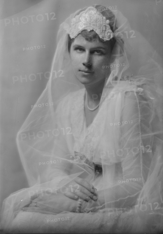 Doster, Alexis, Mrs., portrait photograph, 1917 Oct. 13. Creator: Arnold Genthe.
