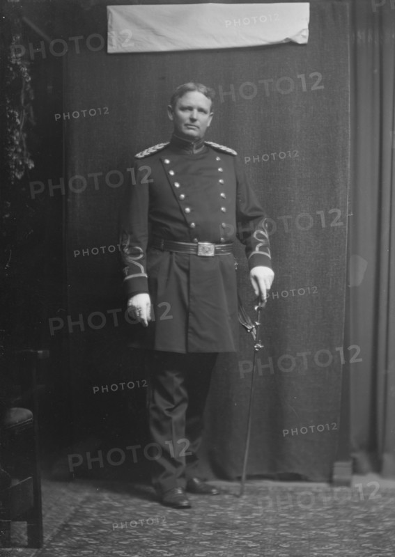Unidentified man, portrait photograph, between 1906 and 1913. Creator: Arnold Genthe.