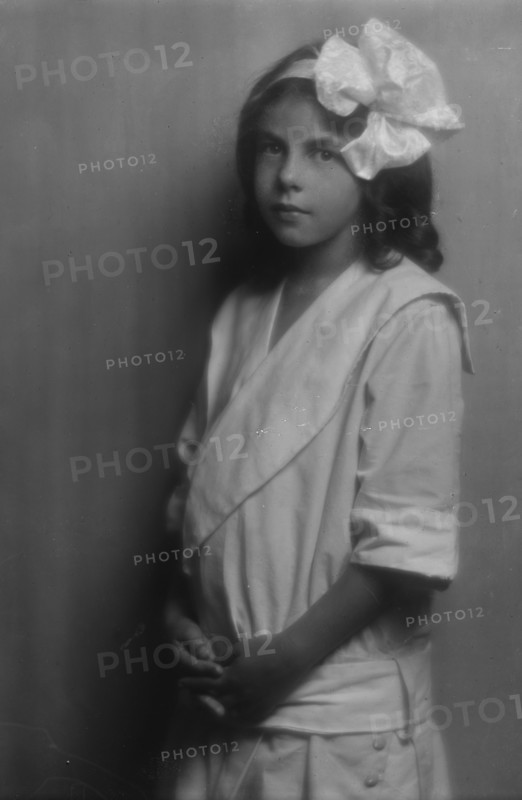 Bush, Peggy, Miss, portrait photograph, 1914 Aug. 18. Creator: Arnold Genthe.