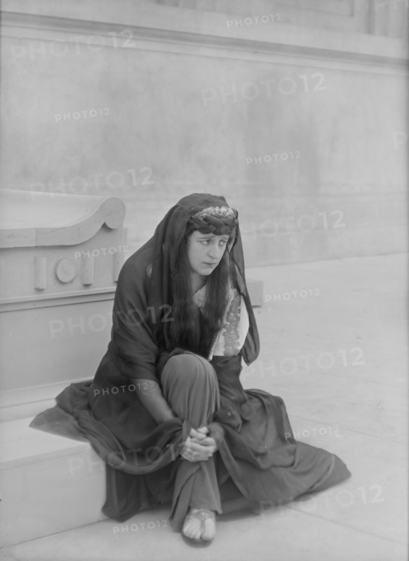 Anglin, Margaret, Miss, in costume, between 1910 and 1925. Creator: Arnold Genthe.