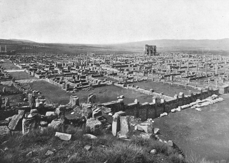 ''Les ruines de Timgad; Afrique du nord', 1914. Creator: Unknown.