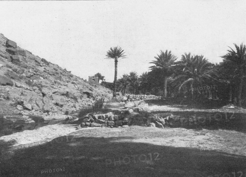''L'Oued Zousfana pres de Taghit; Afrique du nord', 1914. Creator: Unknown.