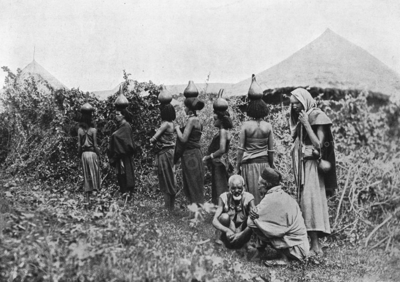 ''Environs de Harar. Jeunes filles Gallas revenant du puits; Le Nord-Est Africain', 1914. Creator: Unknown.