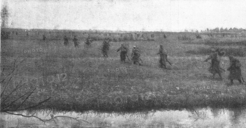 'L'offensive Russe en Volhynie et en Bukovine, 10 juillet 1916; infanterie a l'attaque', 1916. Creator: Unknown.