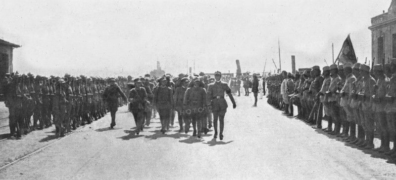 'Les allies a Salonique; L'arrivee des italiens', 1916. Creator: Unknown.